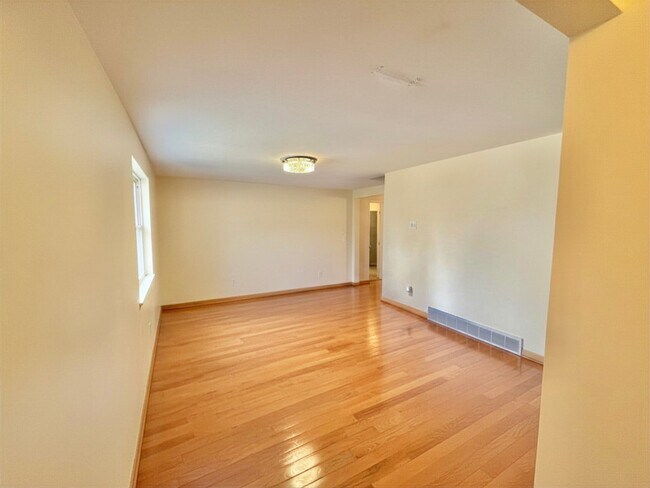 Foto del edificio - 227 Sunshine Dr