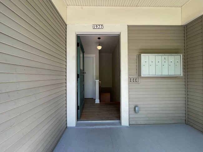 Building Photo - Fantastic Newly Remodeled Lower Unit in Buckman with Washer/Dryer