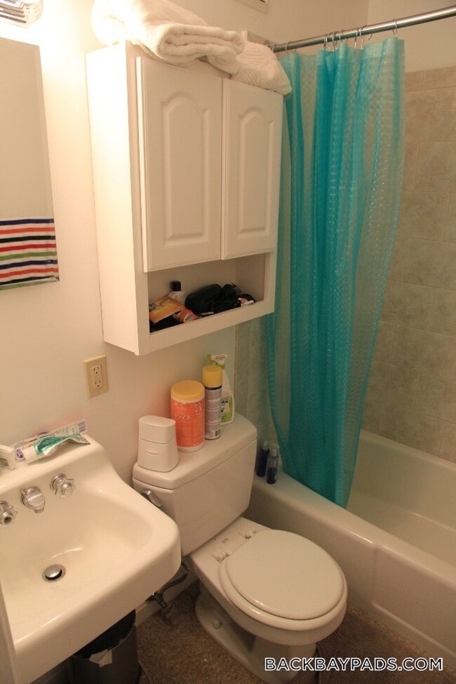 Building Photo - 272 Newbury St