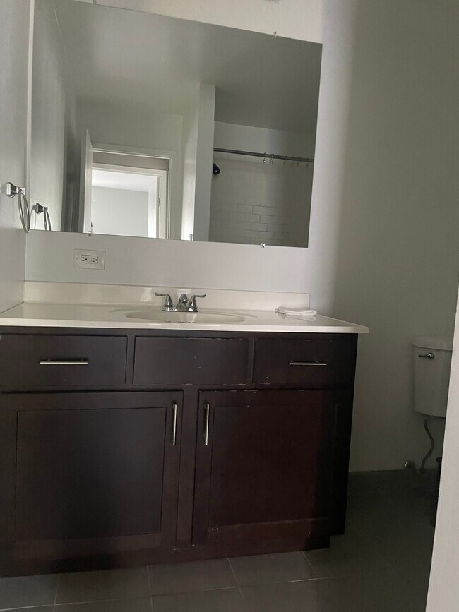 Building Photo - 250 George St