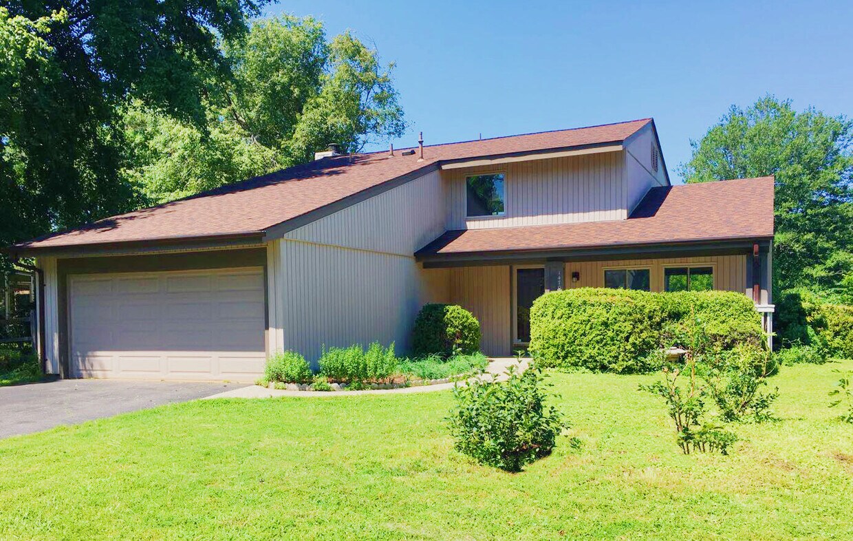 Front - 14708 Pebble Hill Ln