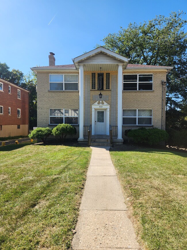 Building Photo - 3009 Boudinot Ave
