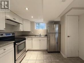 Building Photo - 17 Ottawa Crescent