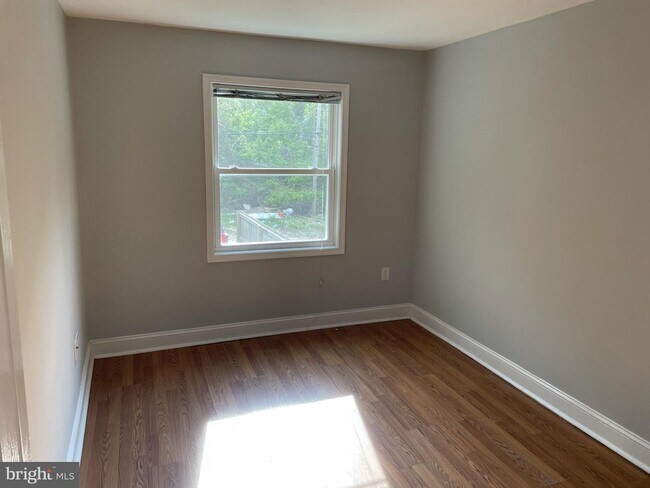 Foto del edificio - 421 Burbank St SE