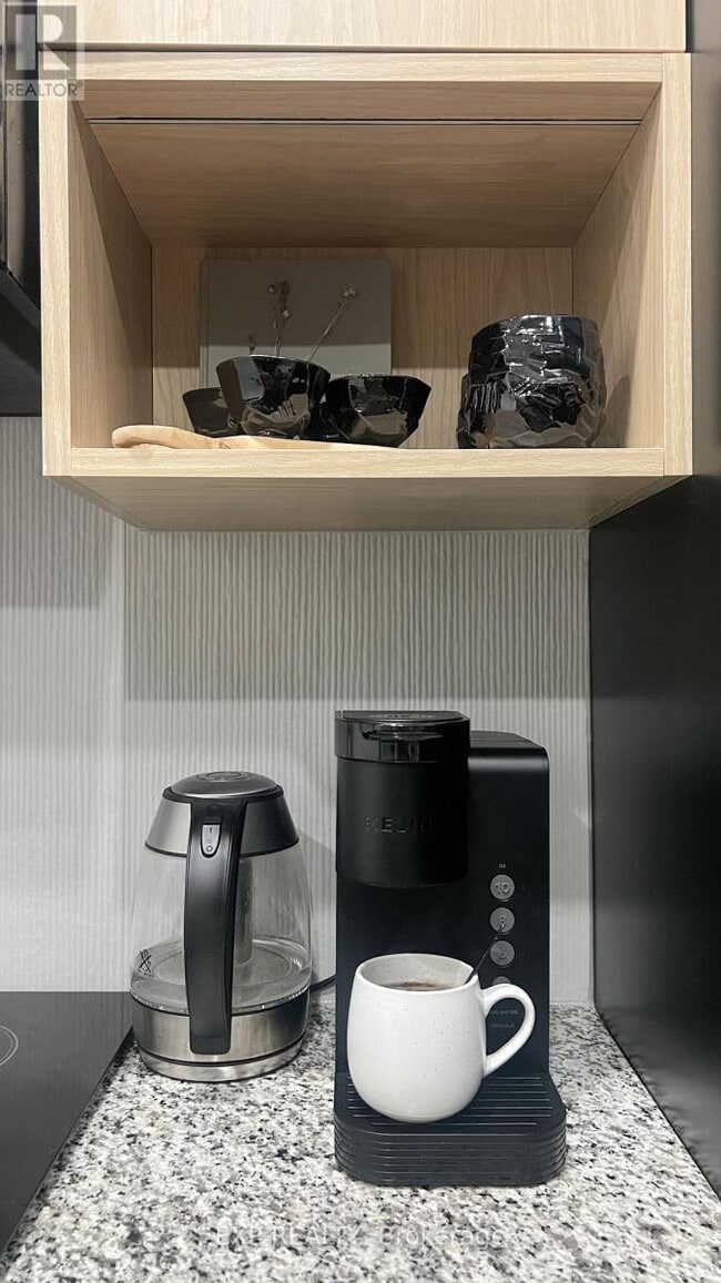 Building Photo - 670 Gordon St