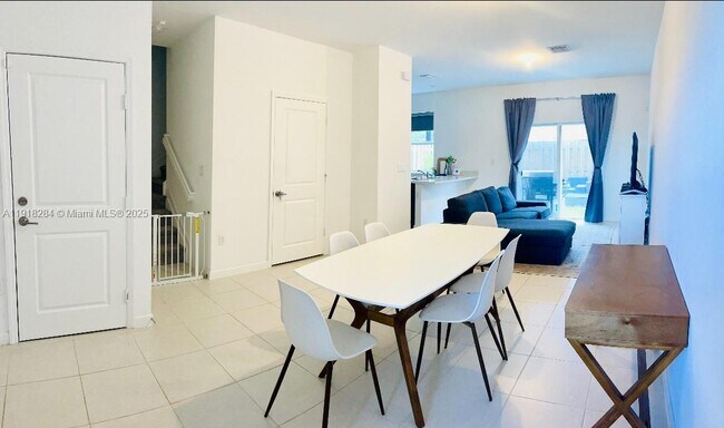 Foto del edificio - 2624 SE 11th Ct