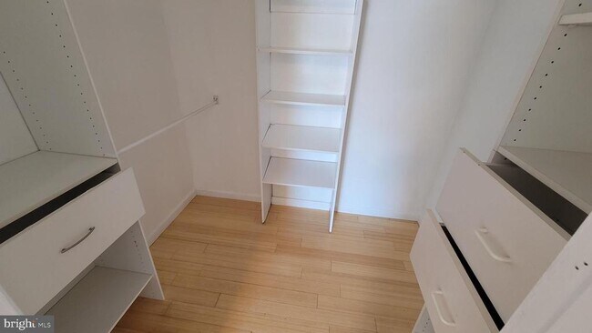 Foto del edificio - 3556 Woodhaven Rd