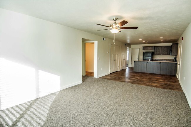 Building Photo - 784 E 500 S