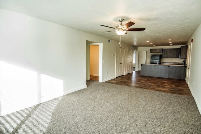 Building Photo - 784 E 500 S