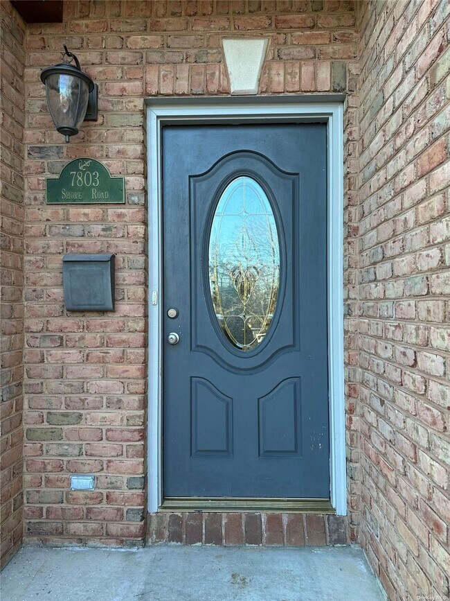 Foto del edificio - 7803 Shore Rd