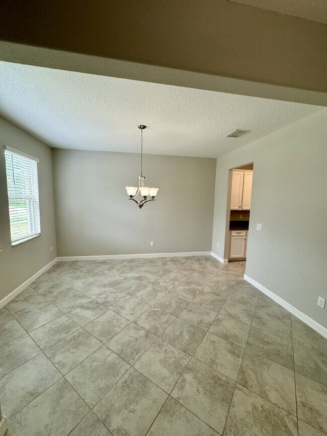 Building Photo - Modern 4 Bedroom Tampa Palms Rental Home w...