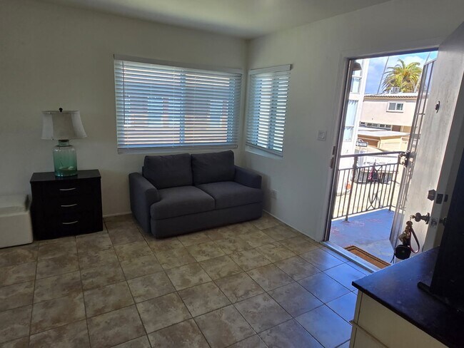 2950 Sala de estar - 2950 Bayside Ln