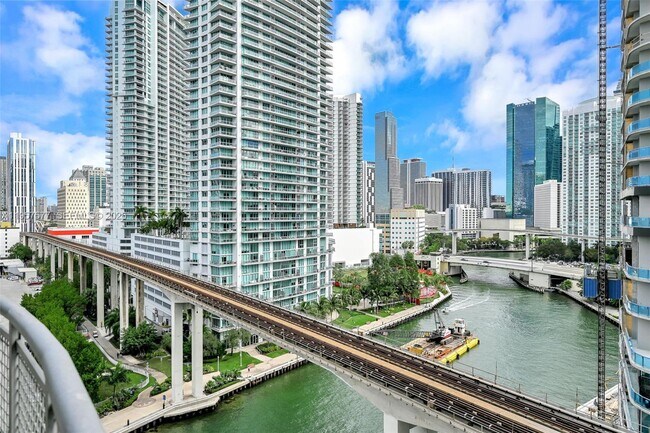 Foto del edificio - 690 SW 1st Ct