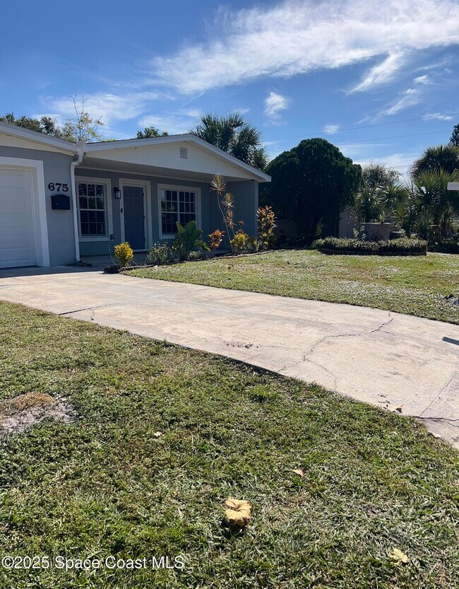 Foto del edificio - 675 Teak Dr