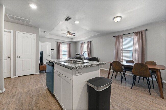 Foto del edificio - 3 Bed 2 Bath in Heart of Lubbock