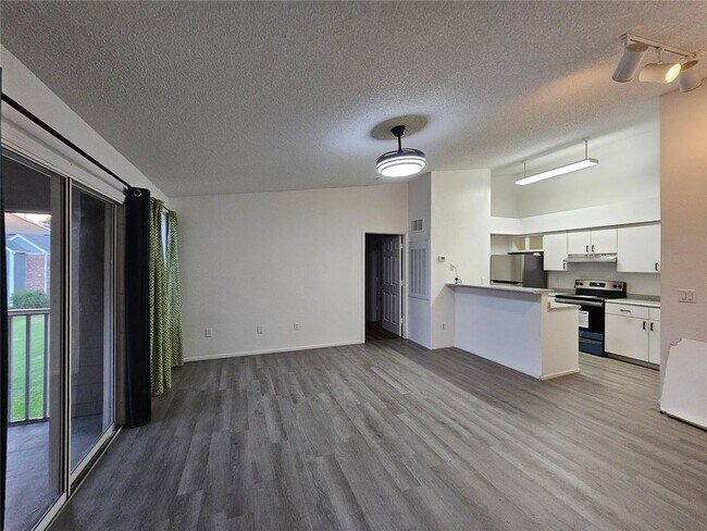 Building Photo - 2/2 condo for rent 32839