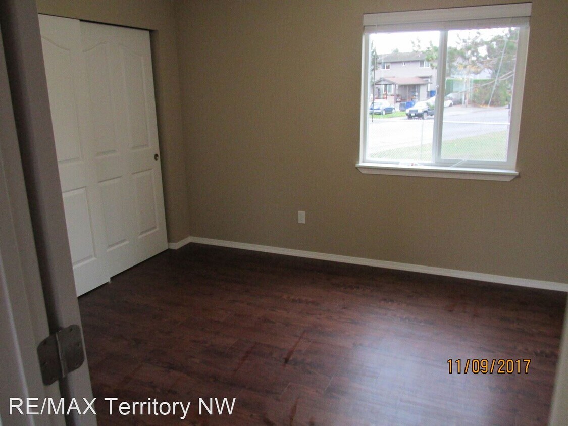 Building Photo - 1 br, 1 bath Apartment - 211 N. Norris