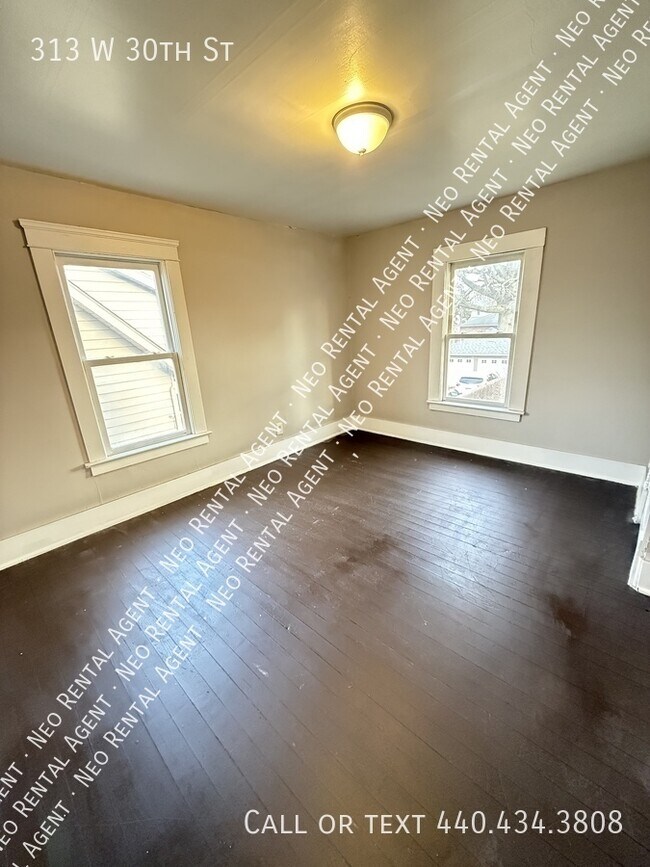 Foto del edificio - 313 W 30th St