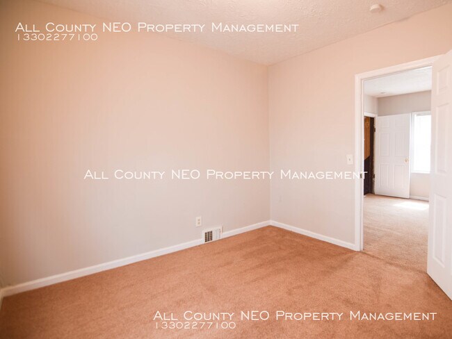 Building Photo - 3646 W 32nd St. 2 Bed, 1 Bath
