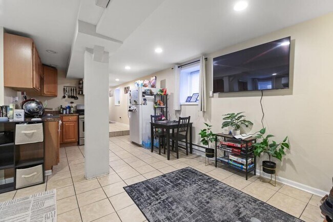 Foto del edificio - 2 bedroom in Chicago IL 60647