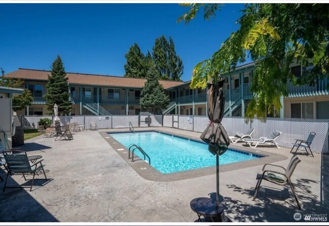 Building Photo - 10 S Cove Ave