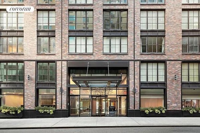 Building Photo - 535 W 43rd St