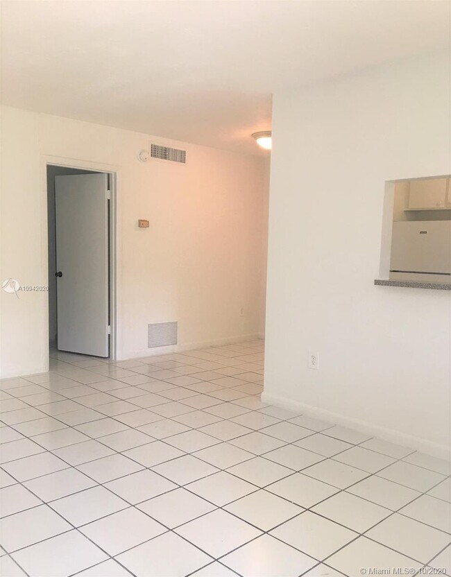 Foto del edificio - 8360 SW 65th Ave