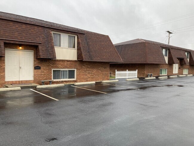 Foto del edificio - 2500 N Cole St