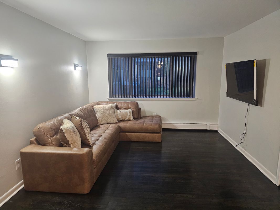 Foto principal - 17270 Bentler St