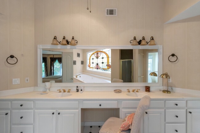 Building Photo - 3410 Kates Way