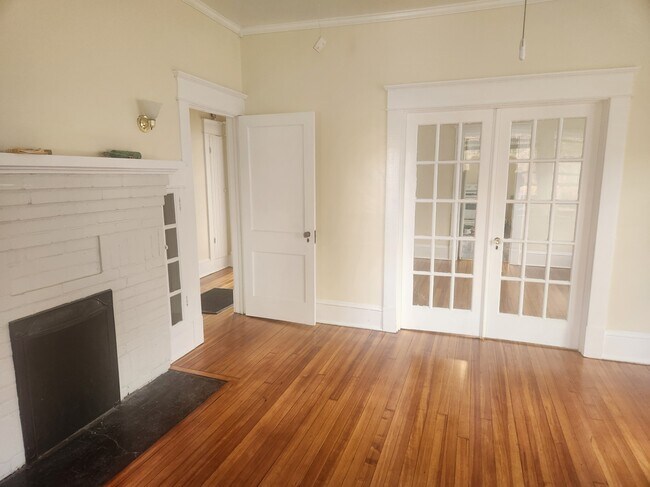 sala de estar/comedor - 703 W Markham Ave