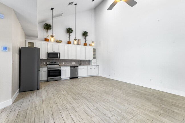 Foto del edificio - ** COURTYARDS AT QUAIL WOODS ** 2 BED + DEN / 2 BATH - TOWNHOME - NORTH NAPLES - ANNUAL RENTAL