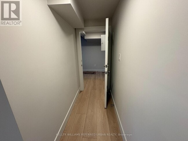 Photo du bâtiment - 113 Almore Ave