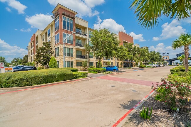 Building Photo - The Residences at Pearland Town Center