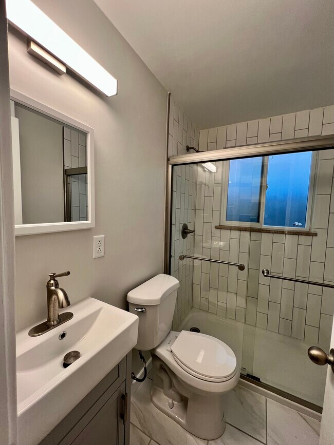 Foto del edificio - 4215 Federal Blvd