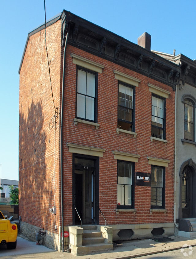 425 Arch St - 664-666 S Liberty St