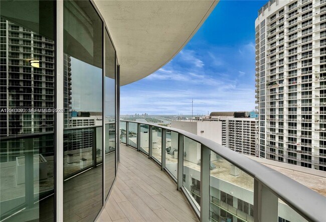 Foto del edificio - 488 NE 18th St