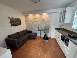 Building Photo - 14615 N Miami Ave