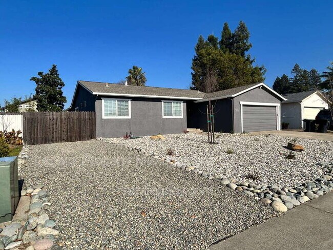 Foto del edificio - 2213 N Cirby Way