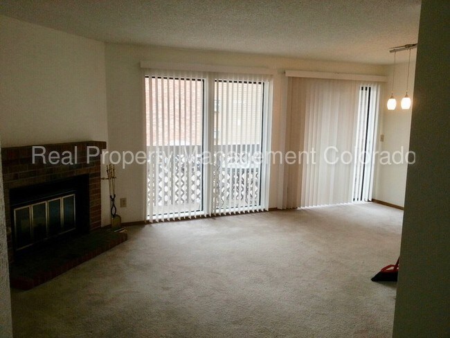 Building Photo - Lovely Condo in Shadow Hills!