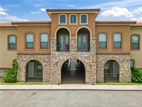 Building Photo - 2715 Mimosa St