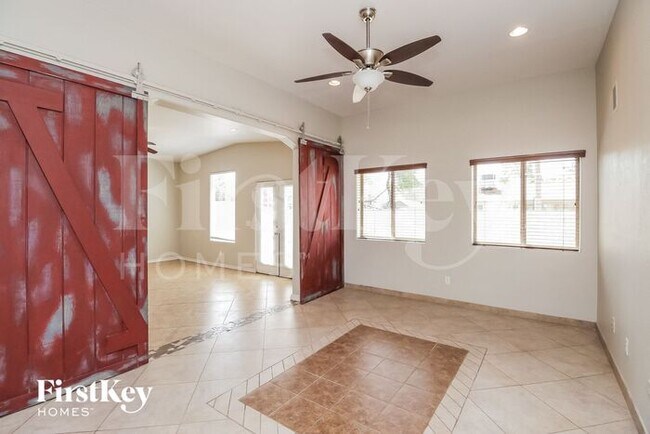 Building Photo - 657 W Barrow Dr