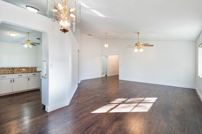 Building Photo - 902 N 32nd Ave