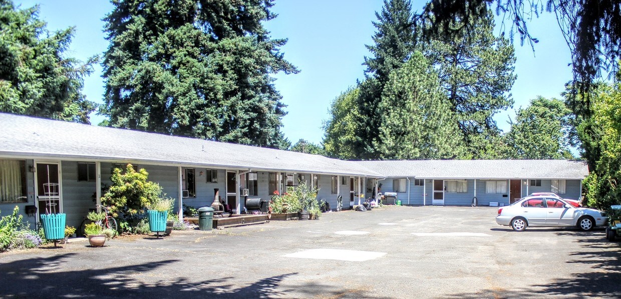 Primary Photo - Garden Court Apartments