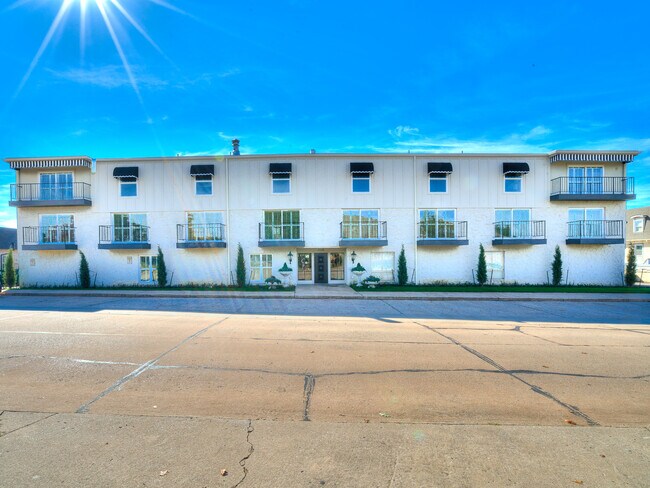 Building Photo - 1110 Sherwood Ln