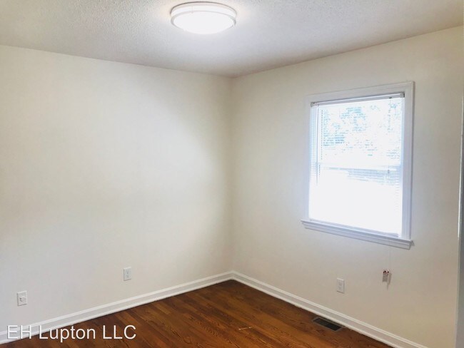 Building Photo - 2 br, 1 bath Apartment - 3801 Lupton Circle