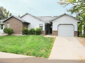 Building Photo - 904-906 Camelot Ct.