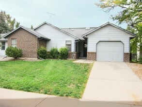 Building Photo - 904-906 Camelot Ct.