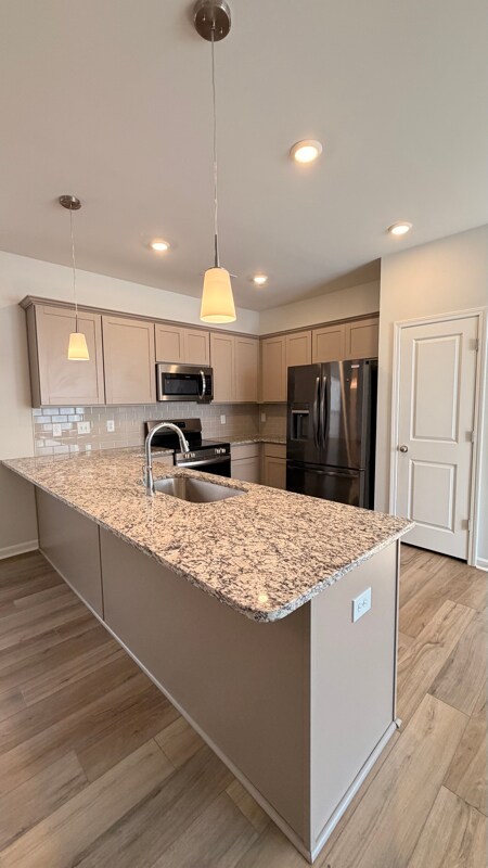 Foto del edificio - 1428 Donhill Dr