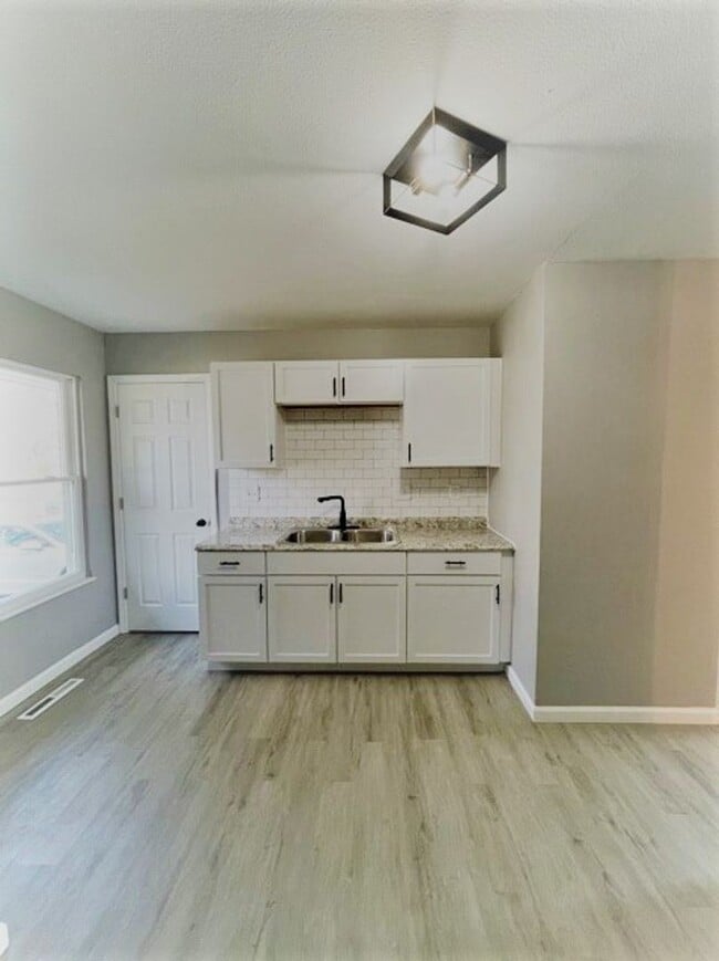 Foto del edificio - Updated 3-Bed, 1-Bath Home with Fenced Bac...